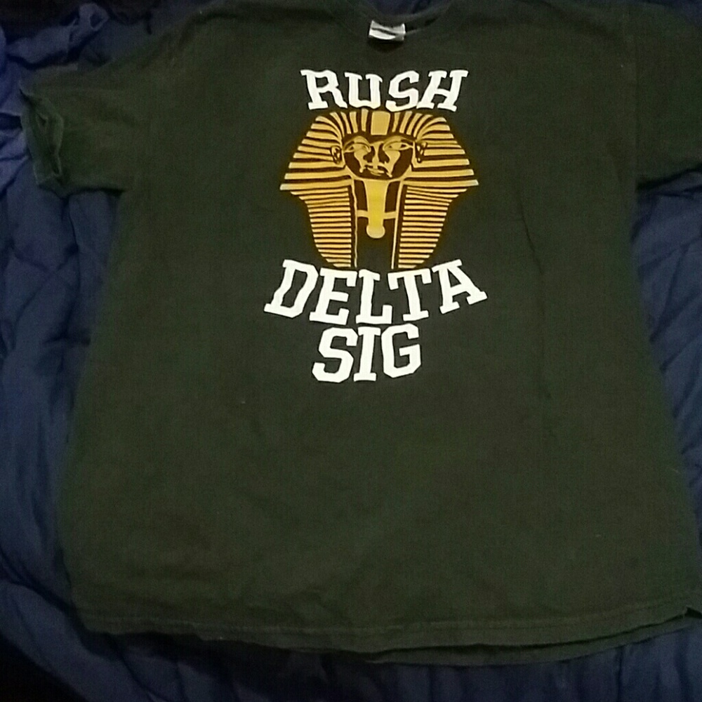3 men's T-shirts.
